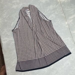 Sleevless checkered blouse
